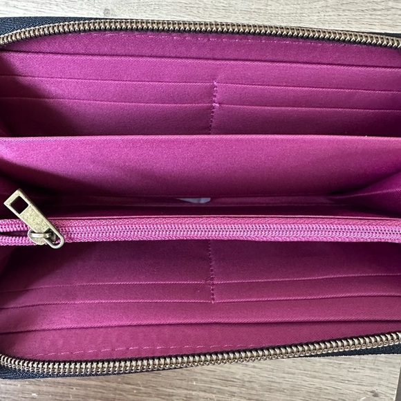 Sold Travelon Anti-theft Wallet RFID Blocking Wristlet Clutch Wrist Strap NWT - Picture 6 of 7